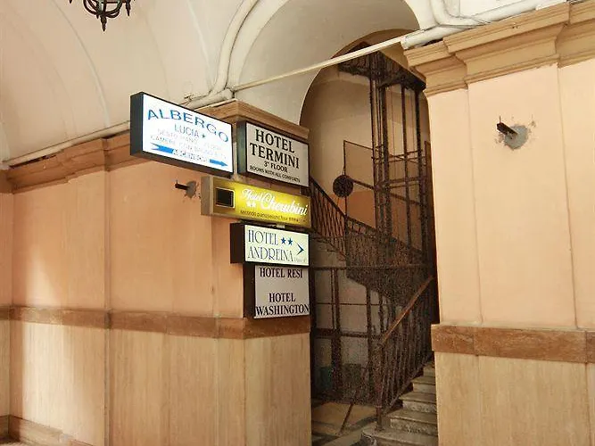 Lucia Hotel