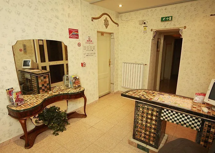 Lucia Hotel